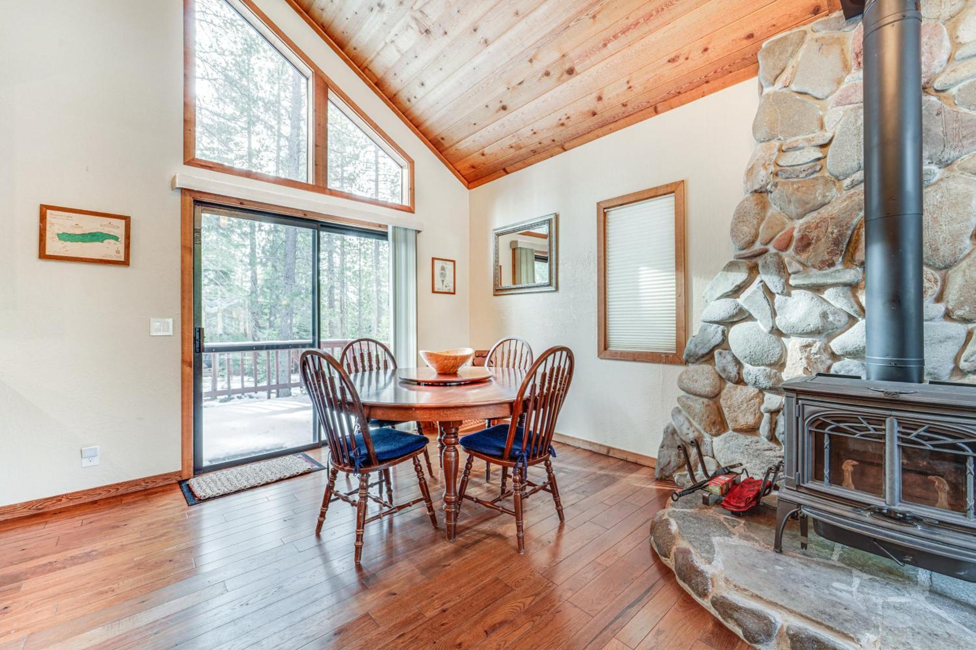 Family-Friendly Truckee Cabin In Tahoe Donner! Luaran gambar